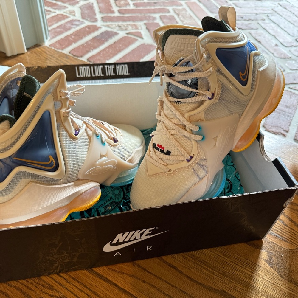 Nike Sneakers - Cream and Blue